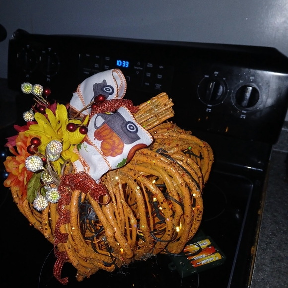 Thanksgiving Center Piece - Picture 2 of 5